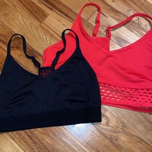 2 FOR $30 VS SALE PINK SPORTS BRAS SIZE MEDIUM